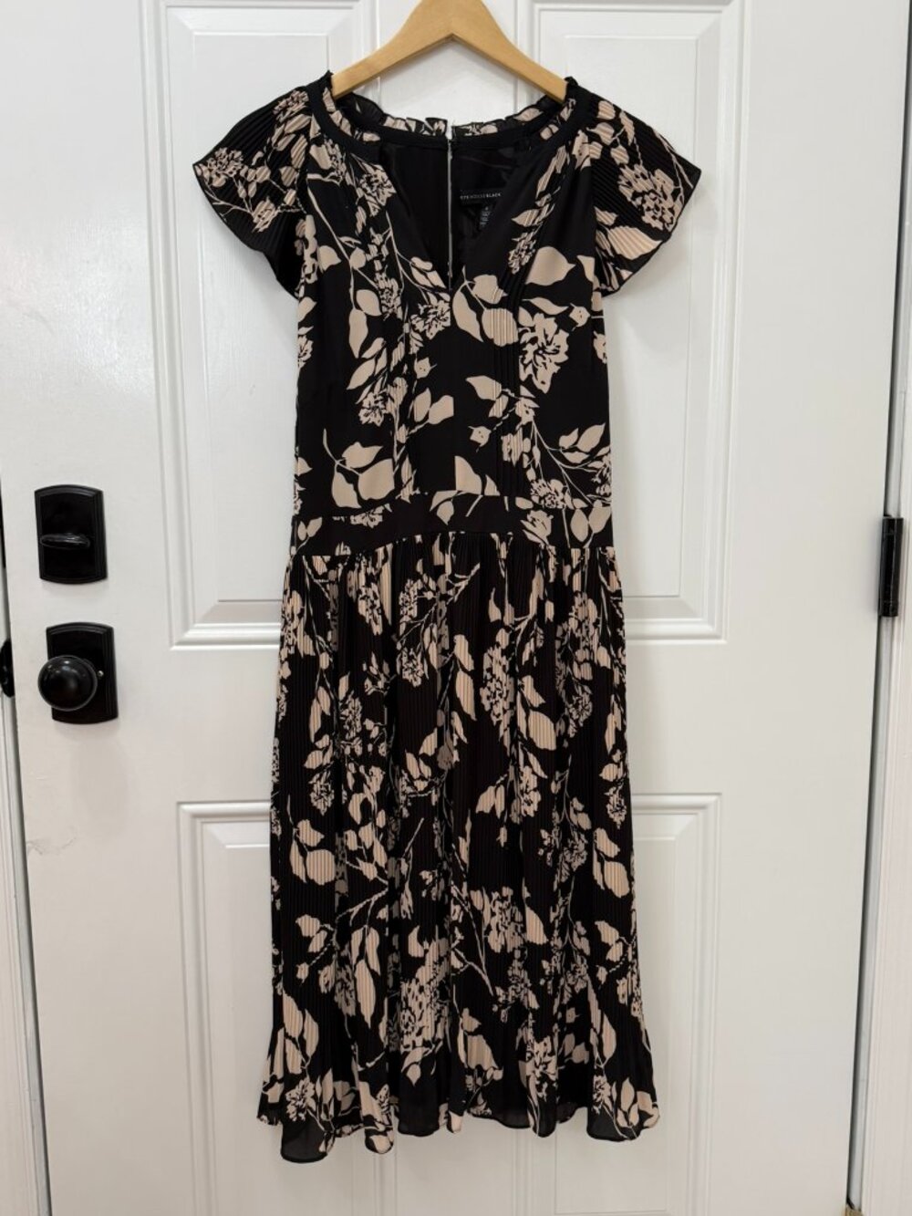 White House Black Market Black Floral Sophisticated Midi Dress Size 6 - Picture 2 of 7